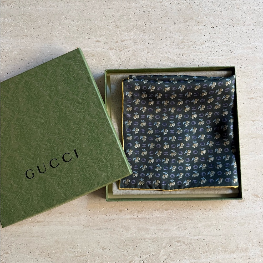 NWT GUCCI GG LOGO & ROSE SQUARE SILK GREEN SCARF💚💝 - Picture 11 of 12